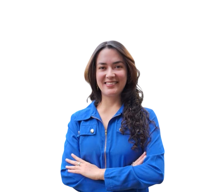 La psicóloga Lina Arias de brazos cruzados, con blusa azul